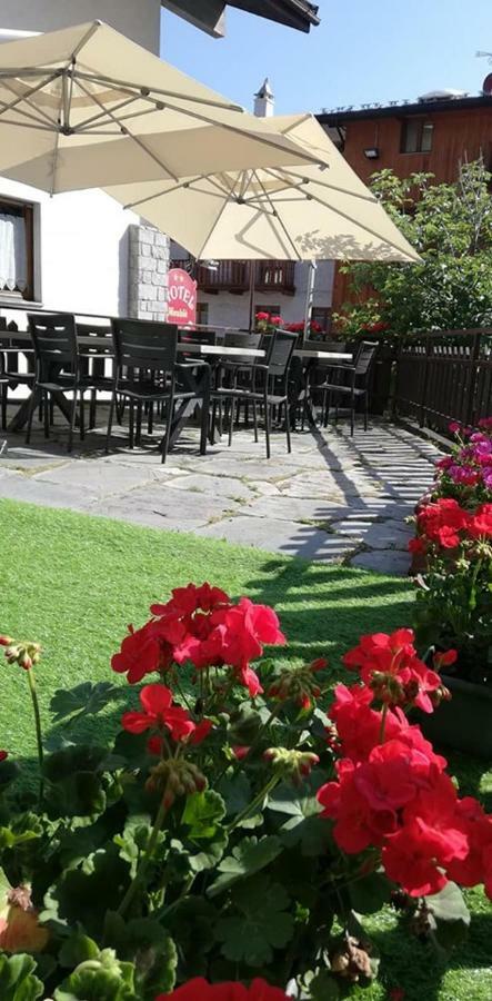Hotel Meuble Meridiana Valtournenche Kültér fotó